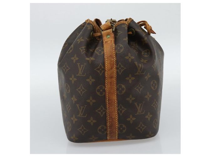 LOUIS VUITTON Monogram Petit Noe Shoulder Bag M42226 LV Auth 191632 Monogramma - vista 3