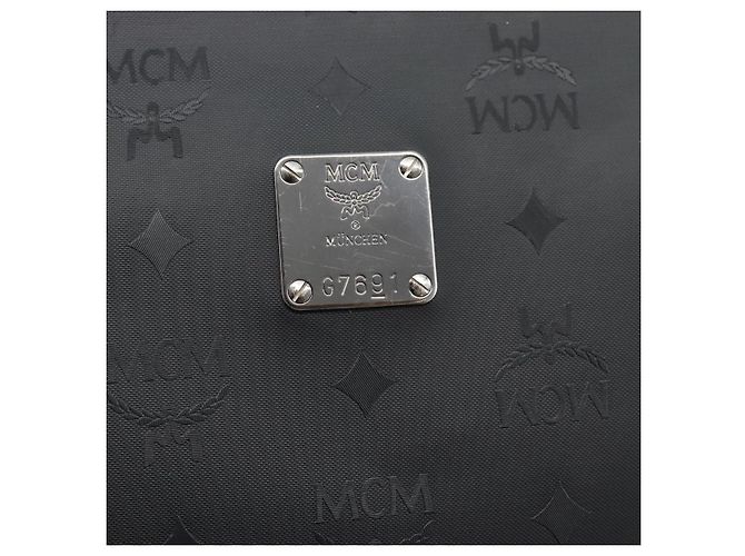 Clutch MCM Vicetos Logogram in pelle e PVC nero con dettagli argento Auth mr2715 - vista 15