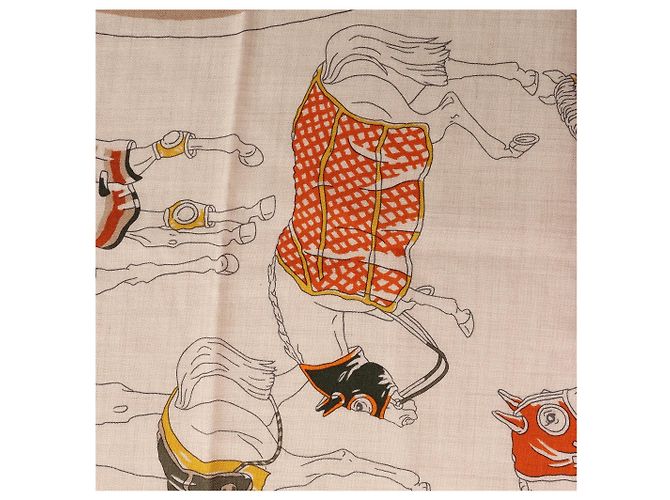 Fazzoletto in cashmere e seta Hermès Carré 100 "RONDS DE MARCHE" Beige - vista 13
