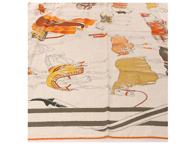 Fazzoletto in cashmere e seta Hermès Carré 100 "RONDS DE MARCHE" Beige - vista 8