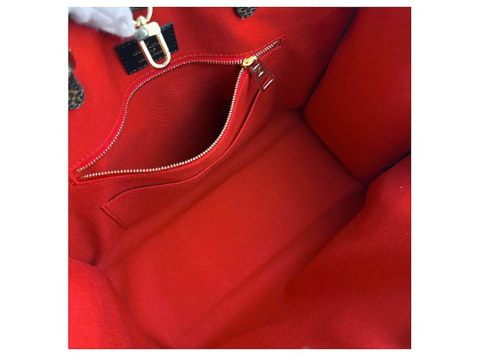 Louis Vuitton Borsa a tracolla Onthego MM Canvas Monogram Giant
Monogram Reverse Marrone - vista 8