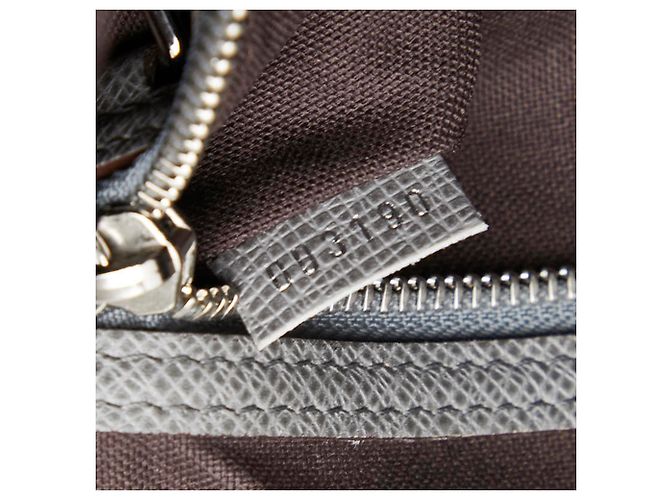 Borsa a tracolla Louis Vuitton Taiga Roman MM Marrone - vista 10