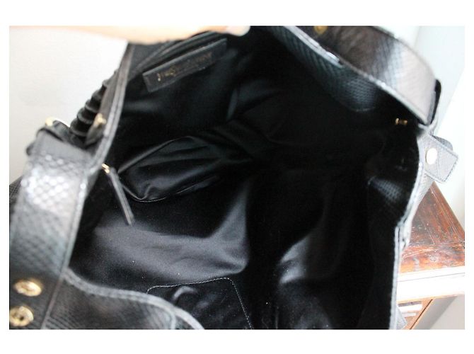 Yves Saint Laurent Borsa Mombasa in Pelle di Lucertola Nera - vista 12