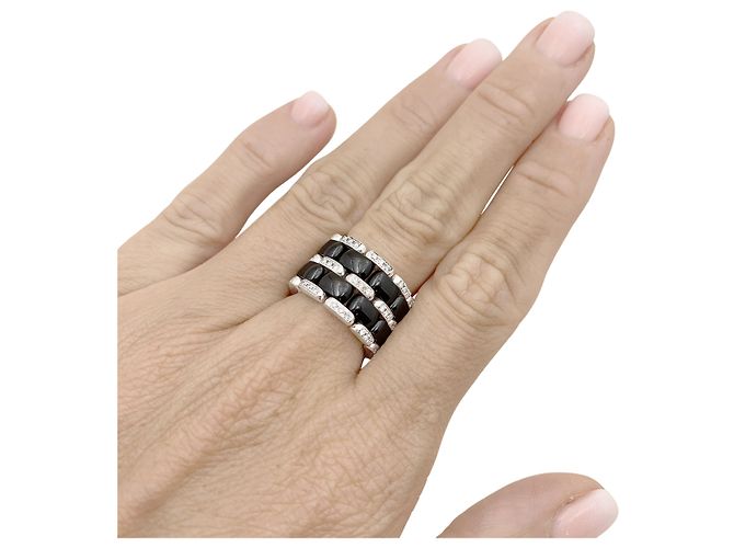 Anello Chanel, "Ultra" in oro bianco, ceramica nera e diamanti. - vista 6