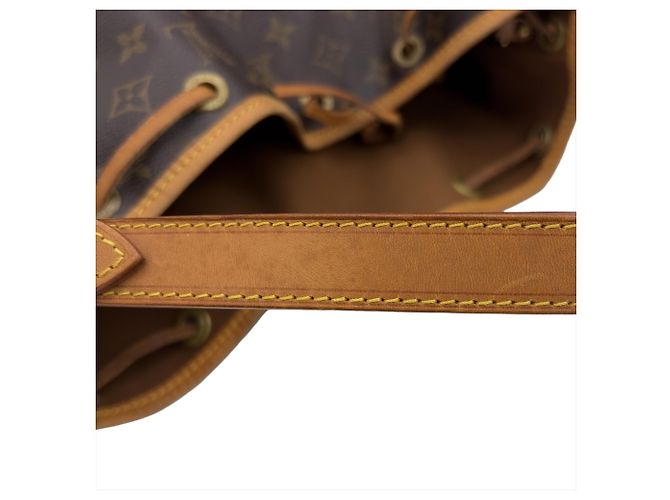 Noe Borsa a tracolla Louis Vuitton Petit Noé Monogram Marrone Nero Monogramma - vista 11