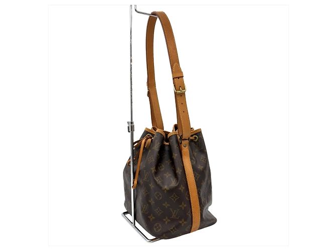 Noe Borsa a tracolla Louis Vuitton Petit Noé Monogram Marrone Nero Monogramma - vista 2