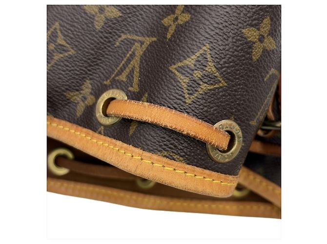 Noe Borsa a tracolla Louis Vuitton Petit Noé Monogram Marrone Nero Monogramma - vista 8