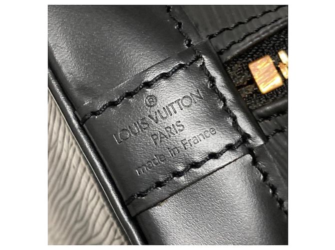 Bolso Louis Vuitton Alma Negro - vista 12