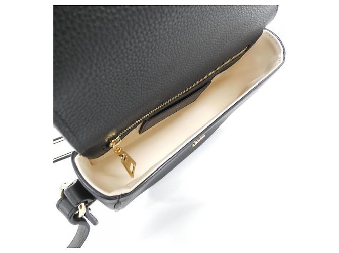 Borsa a Spalla Louis Vuitton LV Pont Neuf Soft MM Nero - vista 7
