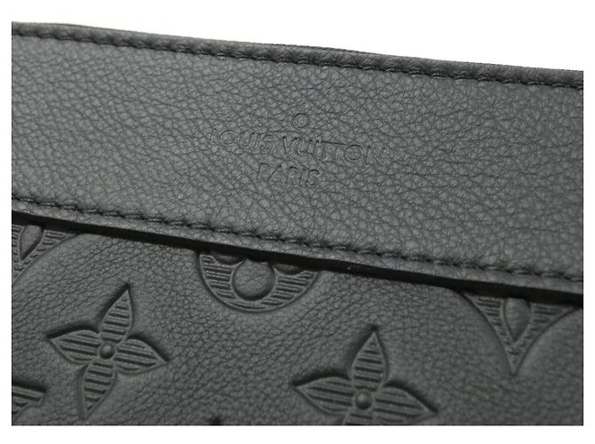 Borsa Louis Vuitton Monogram Shadow Pochette Voyage Souple Nero - vista 4