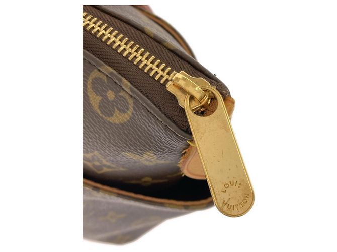 Bolsa Louis Vuitton Monogram Totally PM Marrom - vista 4