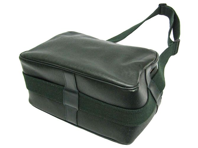 Borsa a tracolla da uomo Louis Vuitton Taiga Reporter PM - vista 3