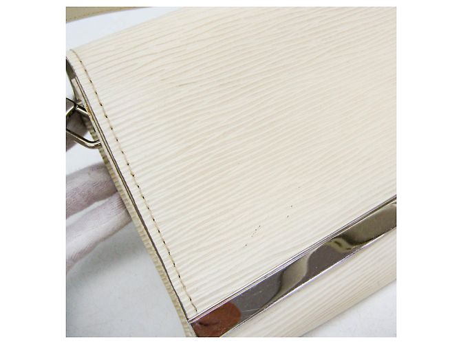 Borsa a tracolla Louis Vuitton Epi Pochette Sevigne Bianco sporco - vista 8