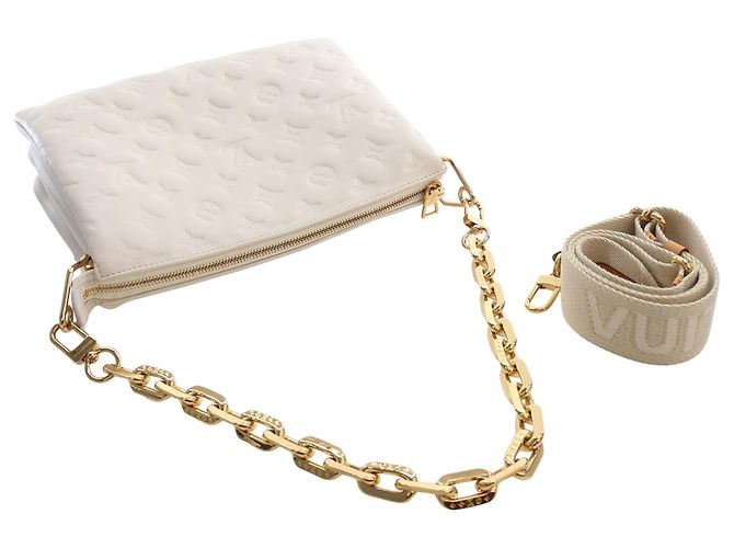 Louis Vuitton Coussin PM in pelle di agnello con monogramma in rilievo bianco - vista 14