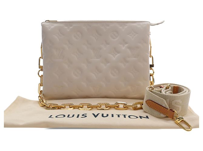 Louis Vuitton Coussin PM in pelle di agnello con monogramma in rilievo bianco - vista 15
