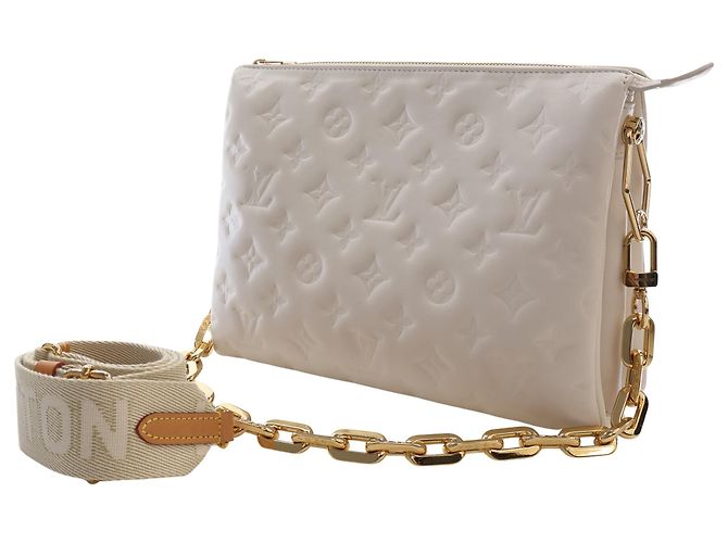 Louis Vuitton Coussin PM in pelle di agnello con monogramma in rilievo bianco - vista 5