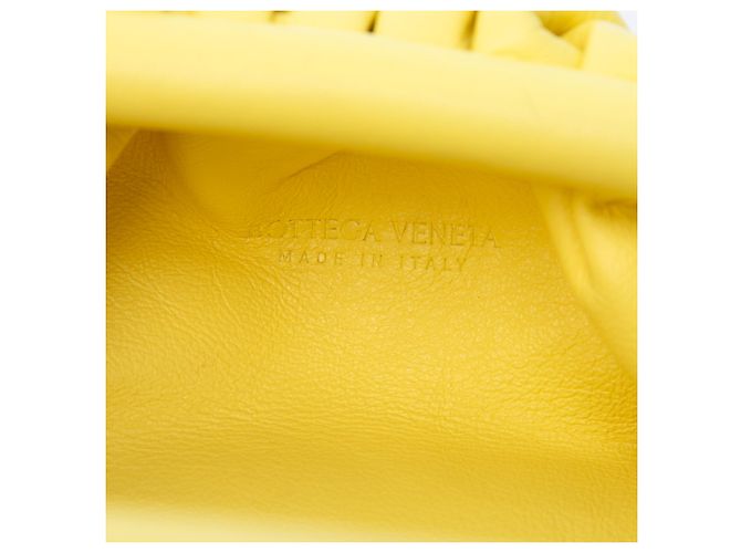 Bottega Veneta Borsa a tracolla The Mini Pouch in agnello giallo - vista 5
