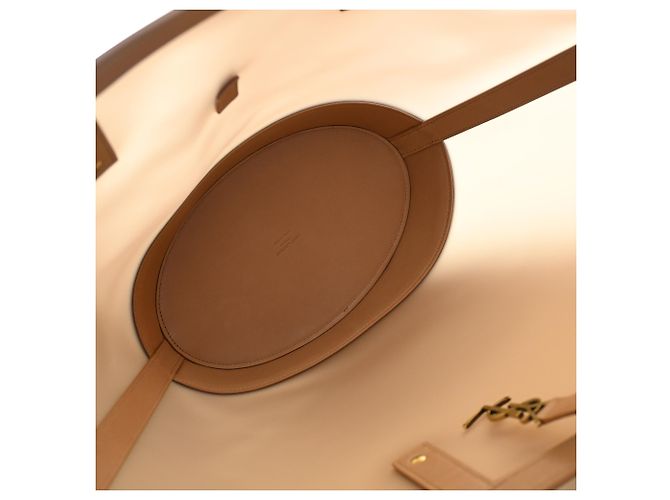Saint Laurent Panier Tote aus PVC und Kalbsleder in Beige, Größe Medium - Ansicht 4