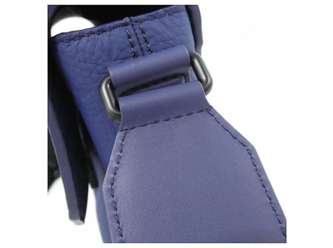 Borsa Messenger Louis Vuitton Taurillon Monogram S Cape Blu - vista 8