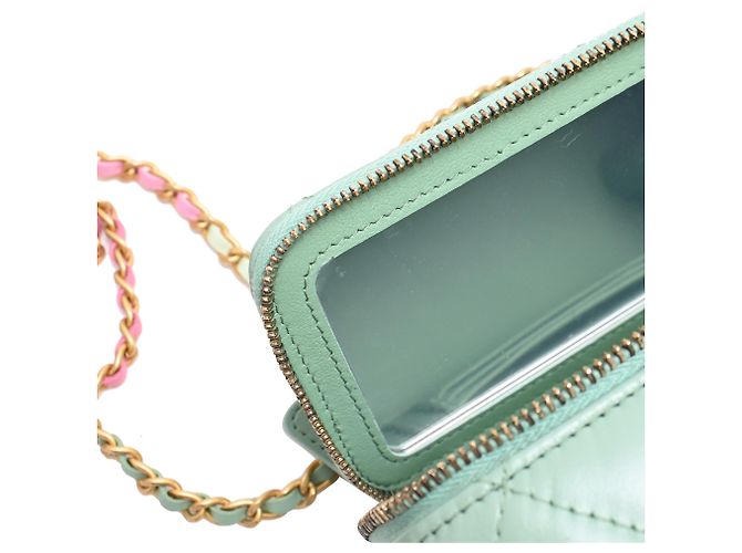 Chanel gestepptes kleines Vanity Case mit Griff und Kette aus hellgrünem Leder - vista 12