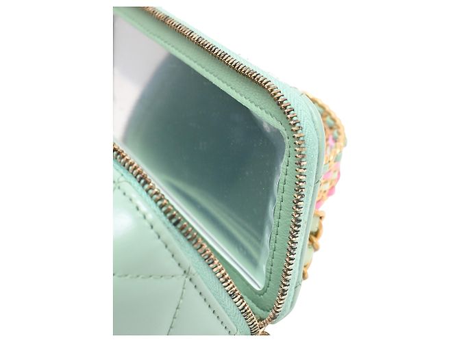 Chanel gestepptes kleines Vanity Case mit Griff und Kette aus hellgrünem Leder - vista 13