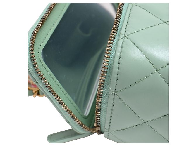 Chanel gestepptes kleines Vanity Case mit Griff und Kette aus hellgrünem Leder - vista 15