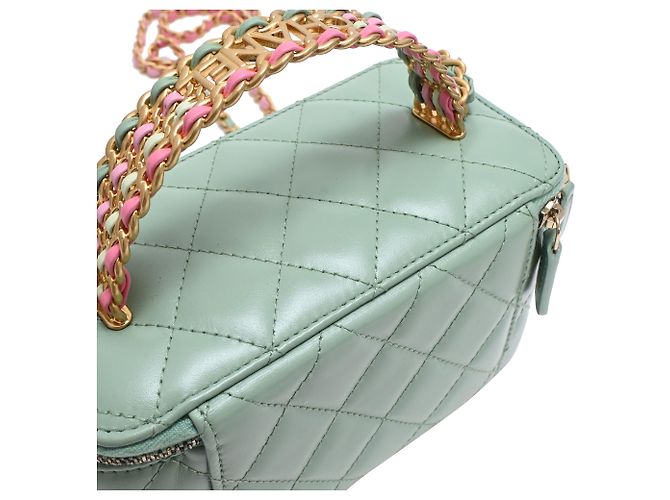 Chanel gestepptes kleines Vanity Case mit Griff und Kette aus hellgrünem Leder - vista 34
