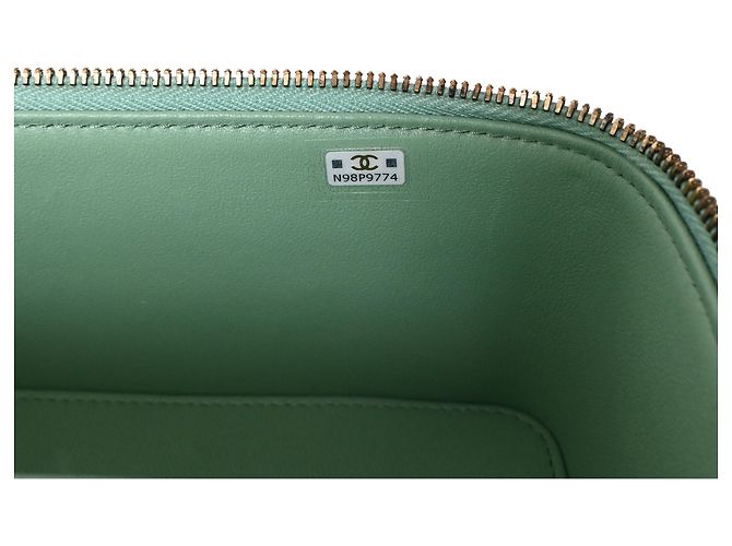 Chanel gestepptes kleines Vanity Case mit Griff und Kette aus hellgrünem Leder - Ansicht 6