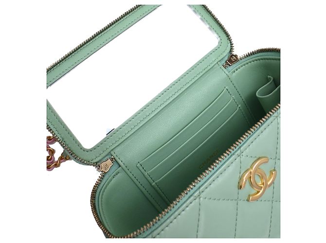 Chanel gestepptes kleines Vanity Case mit Griff und Kette aus hellgrünem Leder - Ansicht 8