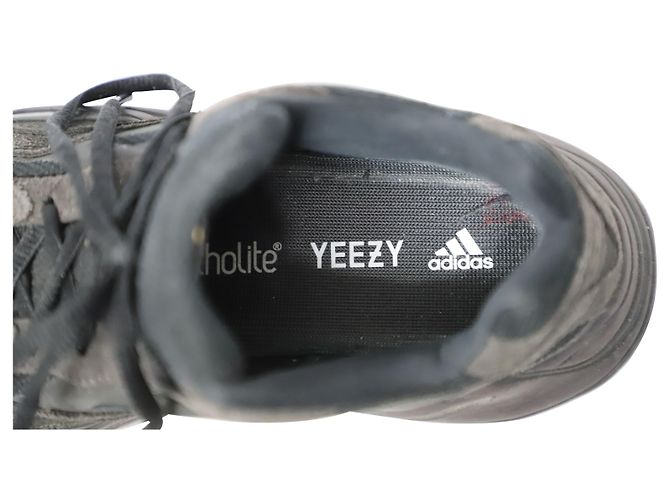 Yeezy Boost 700 V2 Vanta in Black Rubber Nero - vista 7