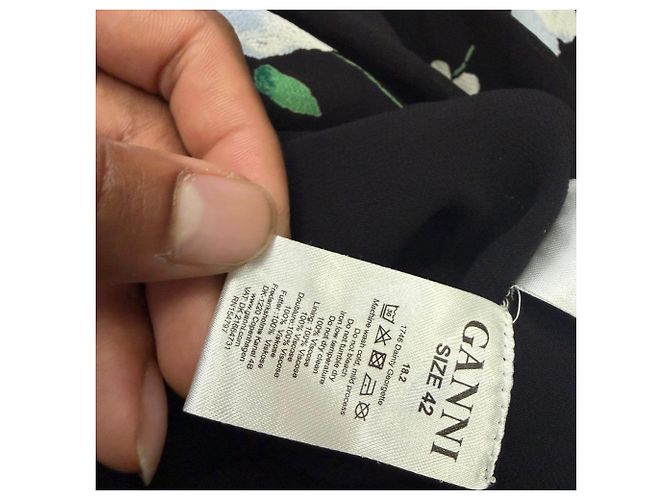 Falda midi cruzada Dainty Georgette de Ganni en viscosa negra - vista 5
