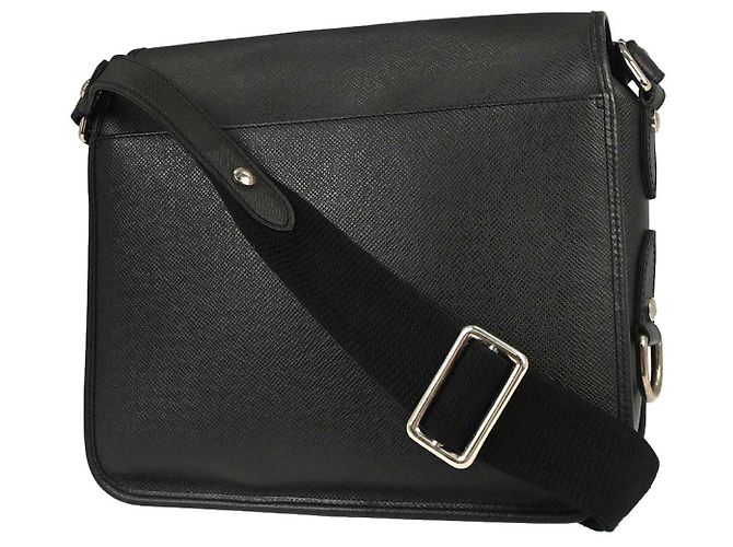 Louis Vuitton Andrei Messenger Taiga Leather Nero - vista 2
