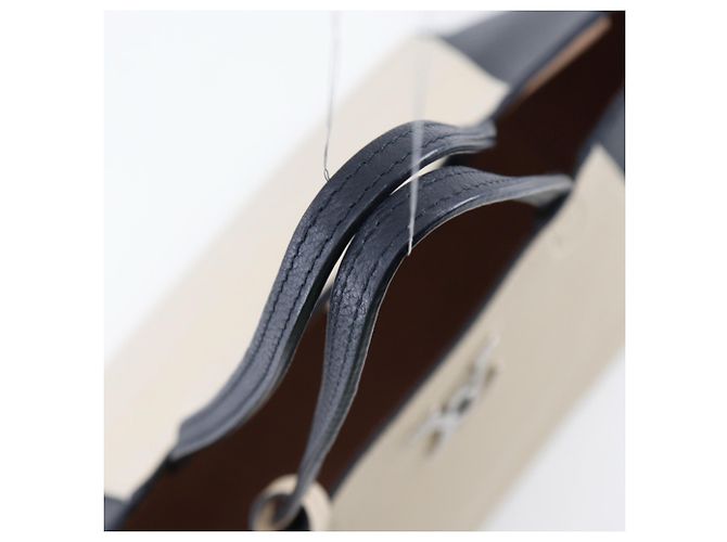 Borsa Tote Louis Vuitton Lockme Nero Beige - vista 5