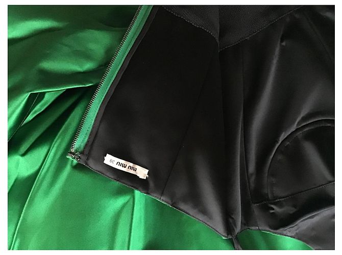Miu Miu Trägerloses Kleid aus grünem Satin - Ansicht 10