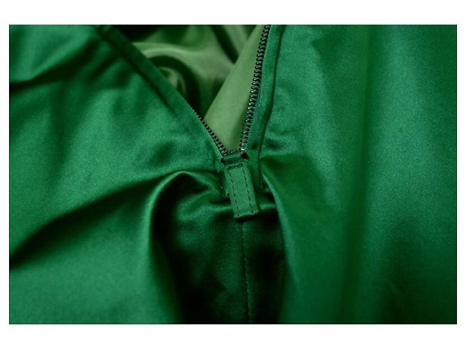 Miu Miu Trägerloses Kleid aus grünem Satin - Ansicht 6