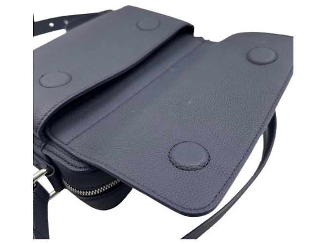 Borsa a tracolla in pelle Louis Vuitton Boarding Blu navy - vista 5