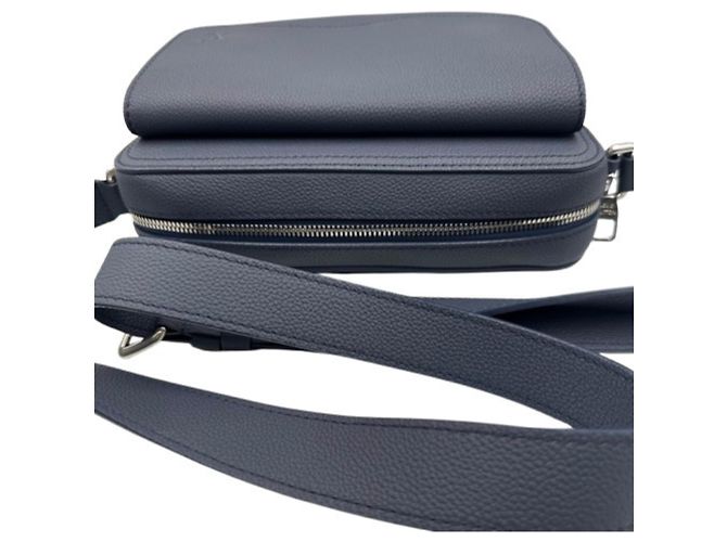 Borsa a tracolla in pelle Louis Vuitton Boarding Blu navy - vista 8