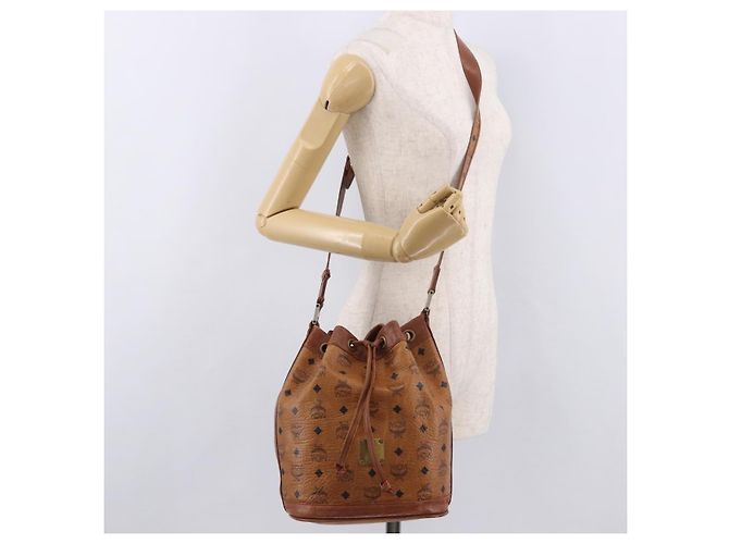 Sacca a cordino MCM Vicetos Logogram PVC Leather Brown Gold Auth 186663 Marrone D'oro - vista 22