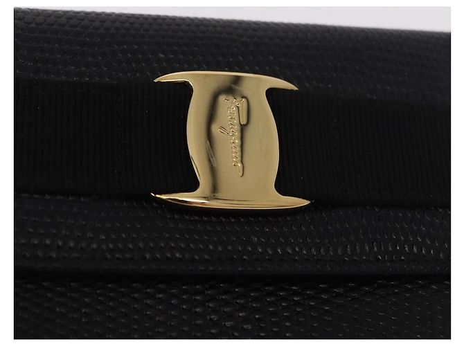 Portafoglio lungo Vala in pelle nero e oro Salvatore Ferragamo Auth 188659A - vista 17