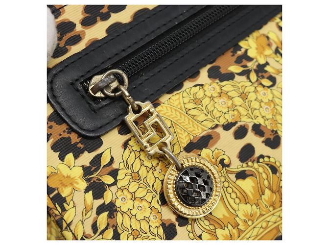 Borsa Gianni Versace in PVC e tela Giallo Oro Auth 190811 D'oro - vista 18