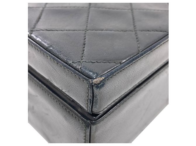 Borsa a tracolla Chanel Matelassé con finiture dorate Nero - vista 12