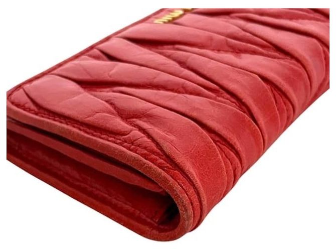 Cartera larga de cuero rojo Matelasse Miu Miu Roja - vista 8