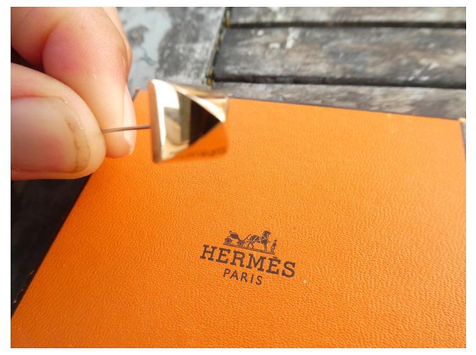 Spilla Hermès in acciaio placcato oro con una scatola D'oro - vista 4