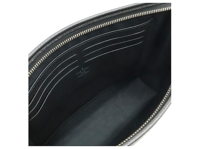 Pochette Voyage MM Taiga Louis Vuitton Clutch Bag Nero - vista 6