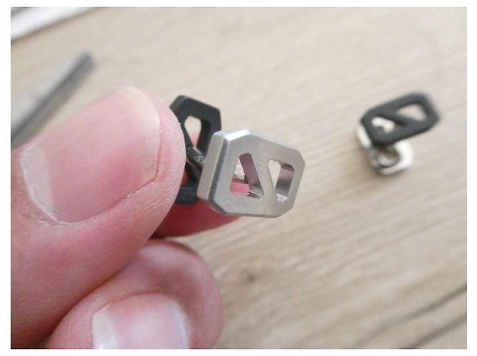 Gemelli Hermès in acciaio argentato spazzolato e PVD nero opaco, nuovo Silver hardware - vista 3