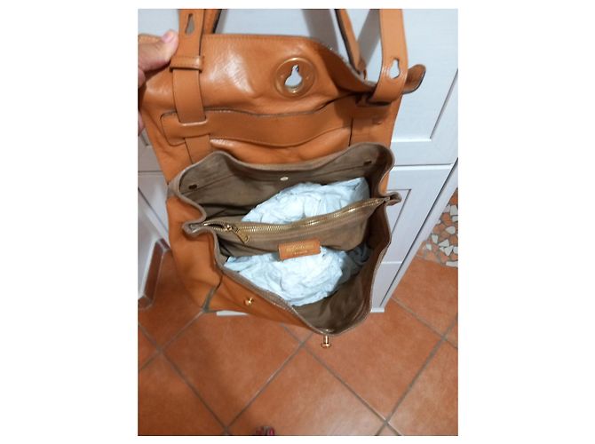 Borsa Yves Saint Laurent Muse Two in pelle color cuoio Marrone - vista 5