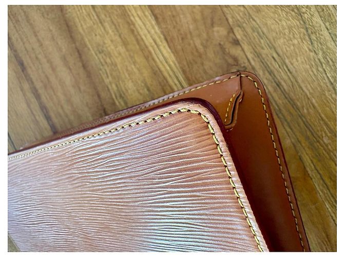 Pochette Louis Vuitton Epi Cuir Marrone - vista 10