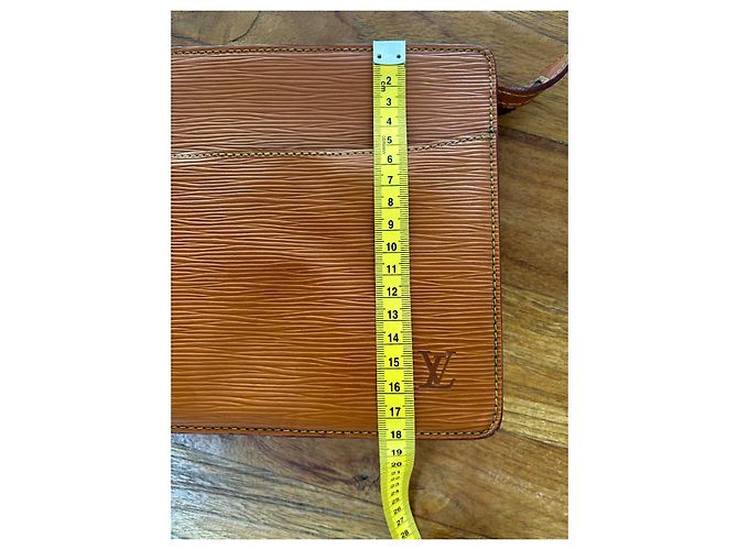 Pochette Louis Vuitton Epi Cuir Marrone - vista 16