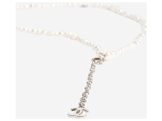 Chanel Weiße CC Kunstperlenkette - Ansicht 2