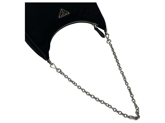 Prada Re-Edition Schultertasche mit Triangle-Logo Schwarz - Ansicht 4